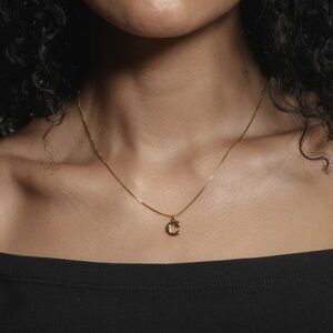 Chic Gold Pendant Necklace